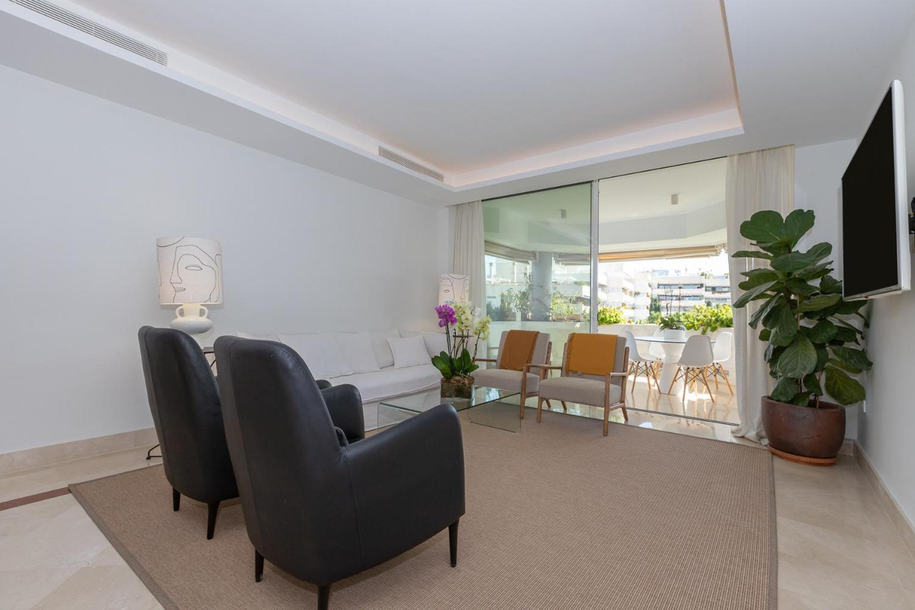 Lujoso Apartamento Con Piscina En Paseo Maritimo Marbella Exterior photo