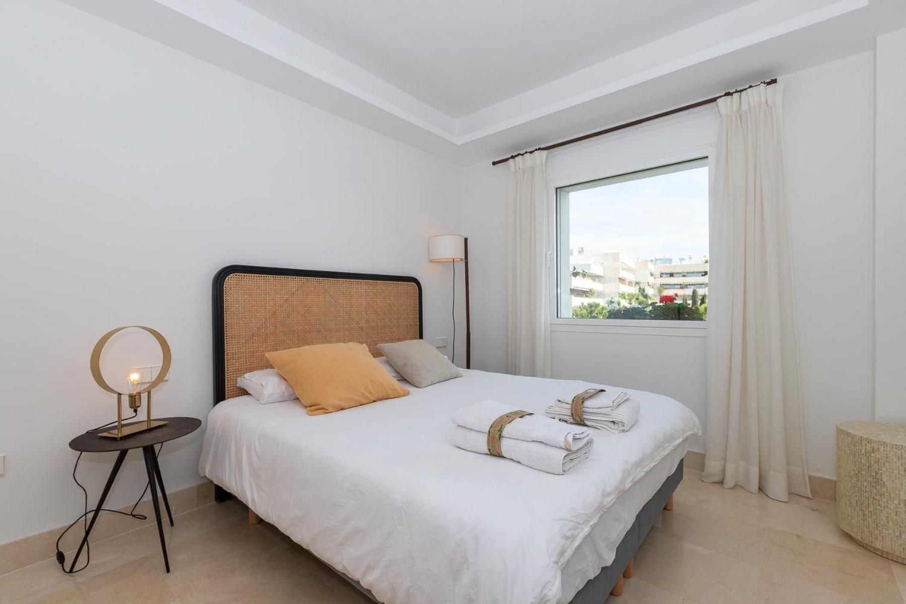 Lujoso Apartamento Con Piscina En Paseo Maritimo Marbella Exterior photo