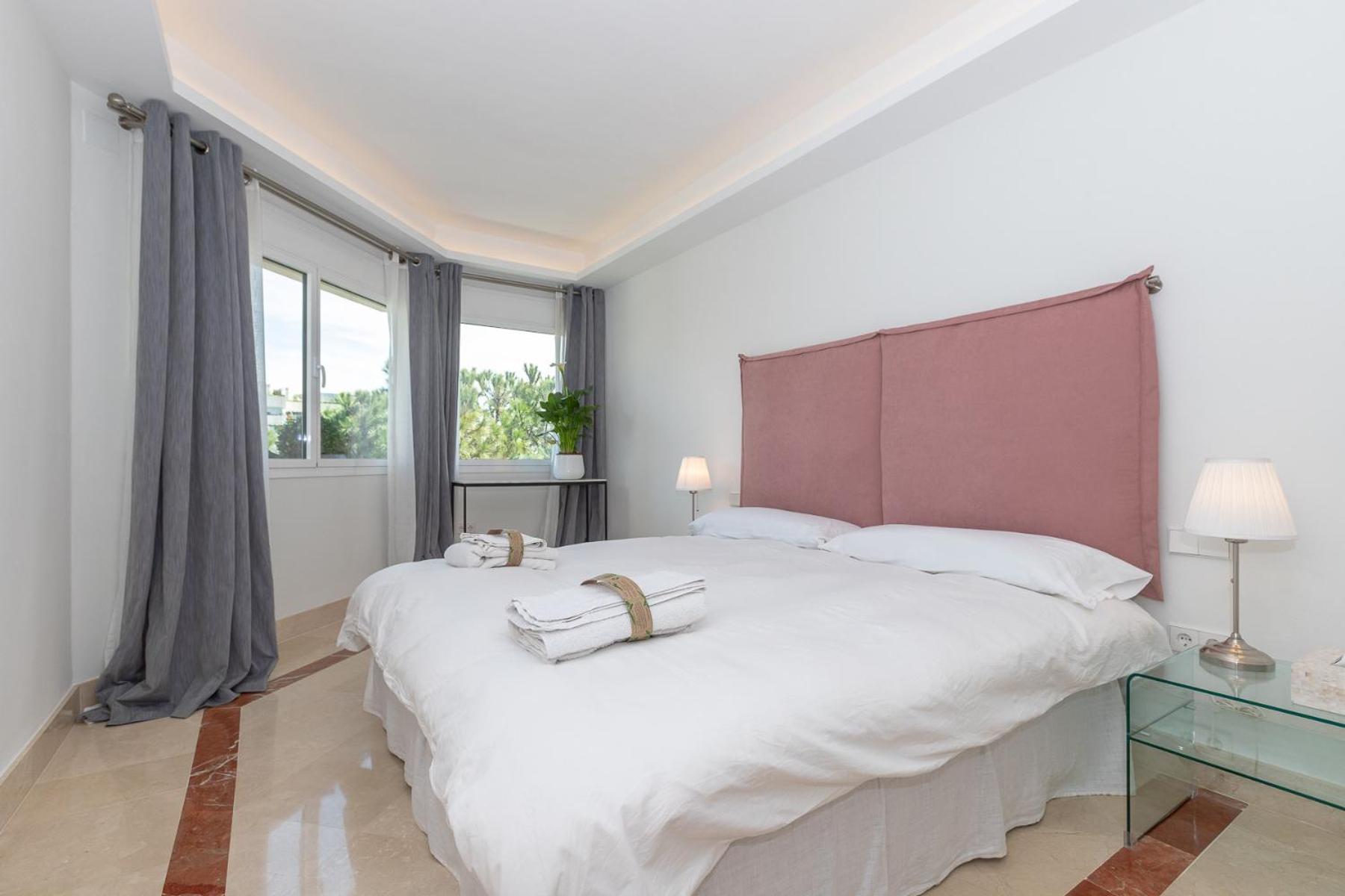 Lujoso Apartamento Con Piscina En Paseo Maritimo Marbella Exterior photo