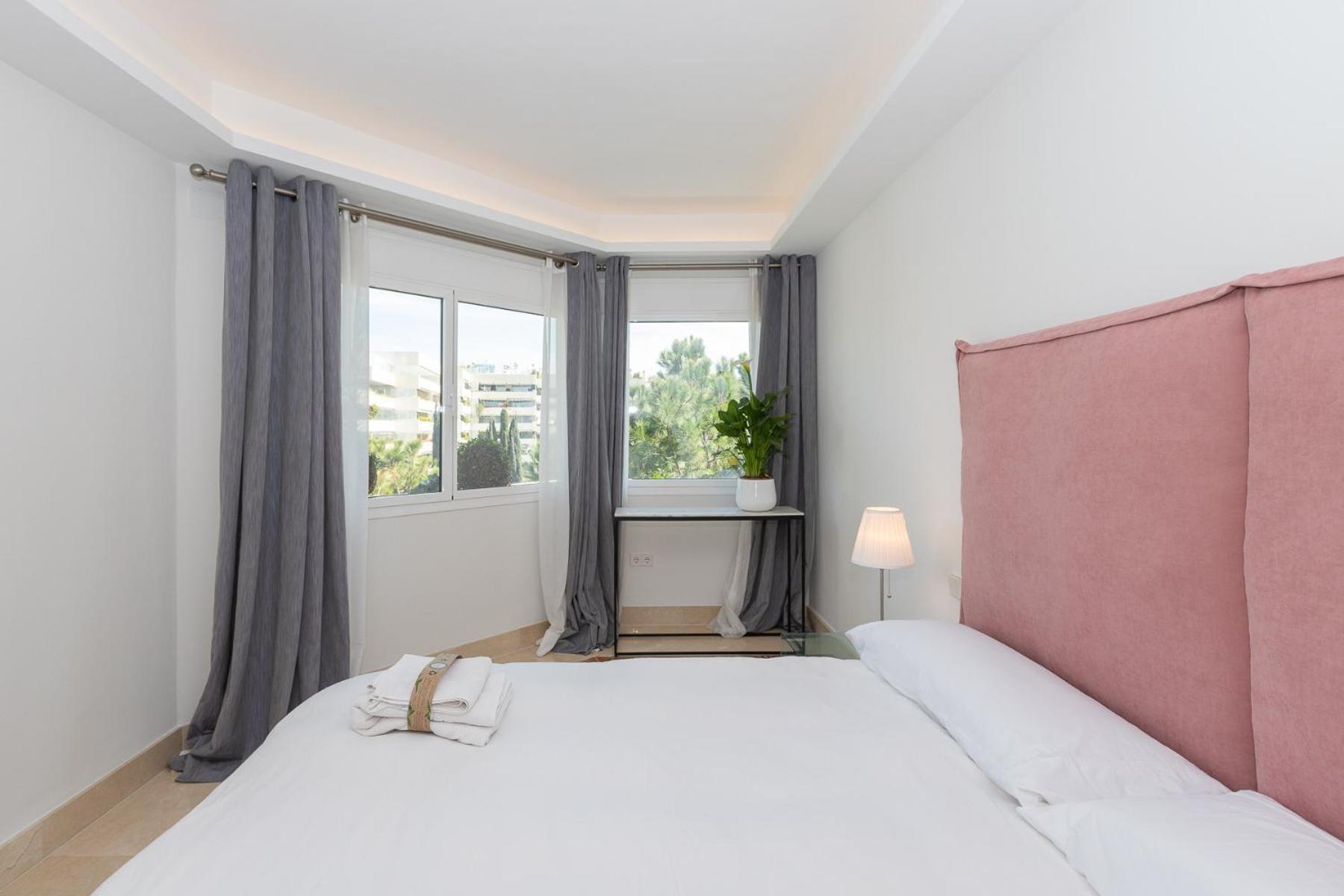 Lujoso Apartamento Con Piscina En Paseo Maritimo Marbella Exterior photo